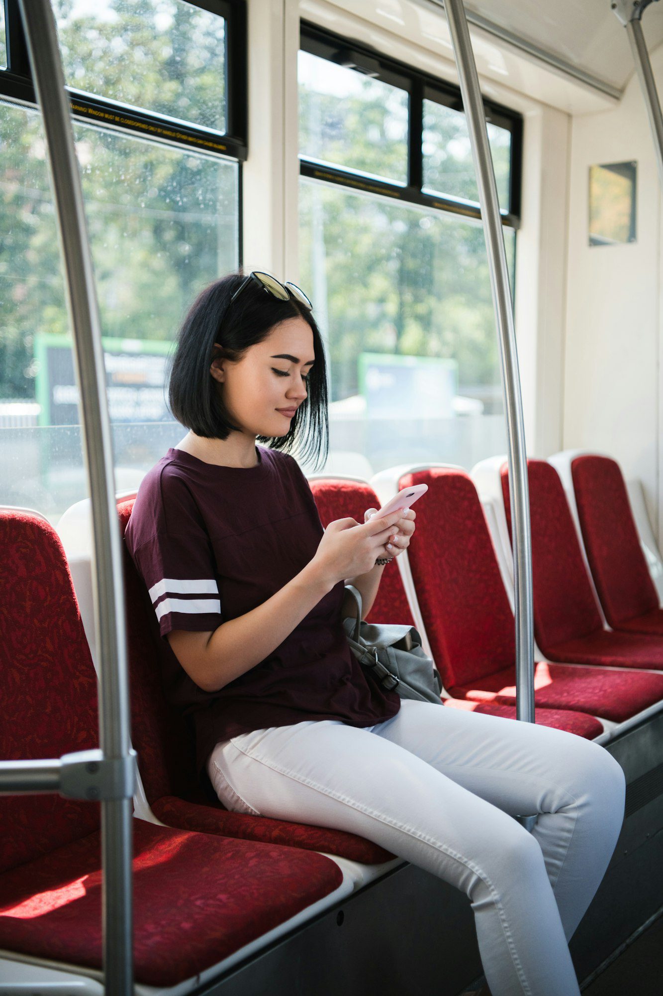 Young teenage girl using Niagara Airport Bus & Shuttle